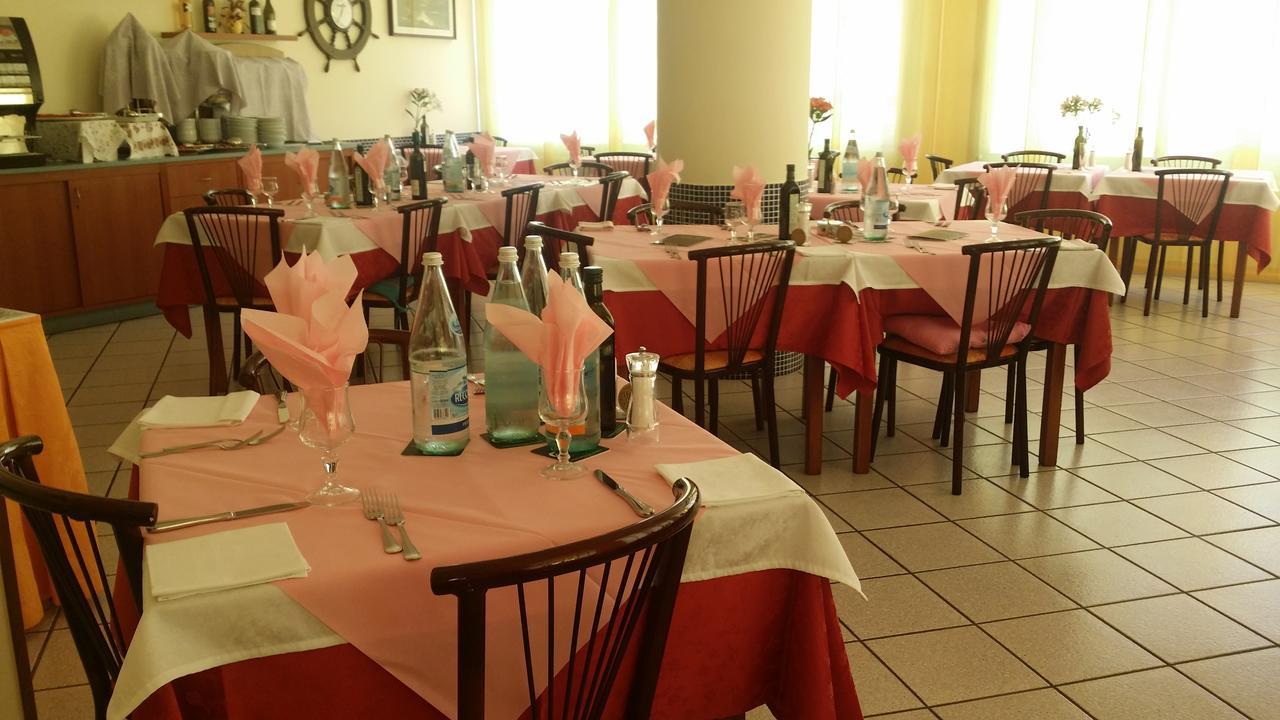 Hotel La Falena Cervia Exterior foto