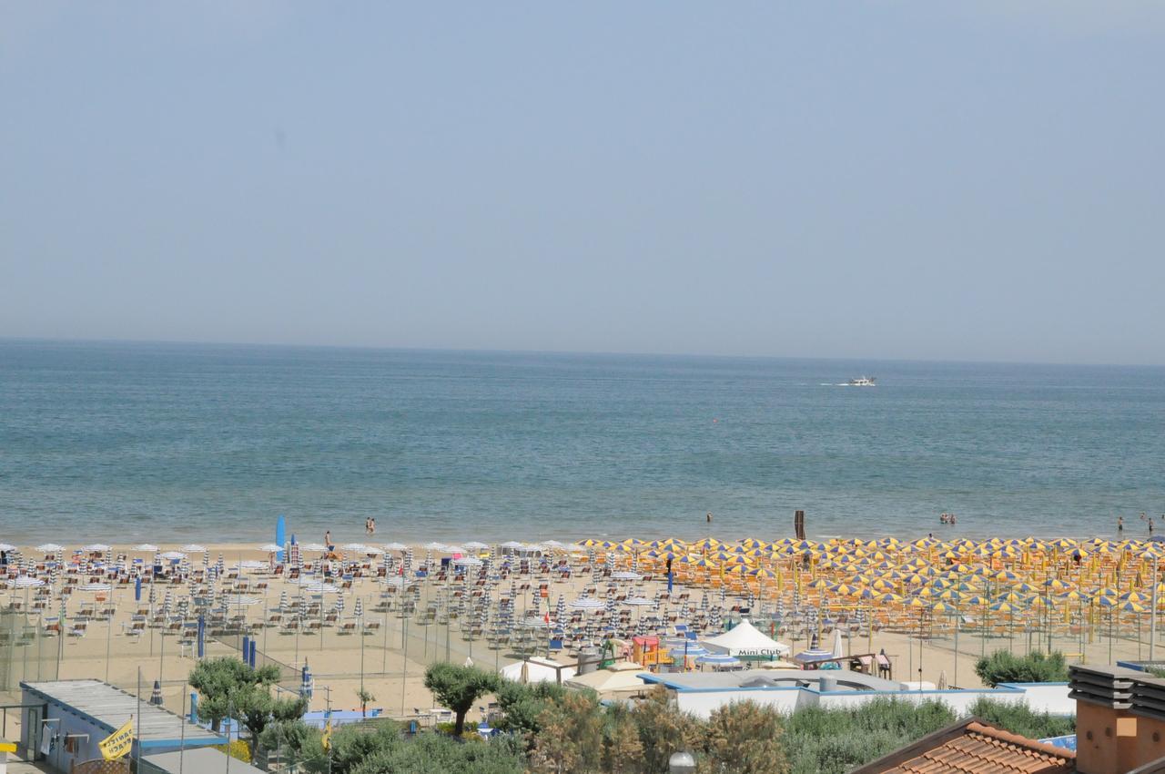 Hotel La Falena Cervia Exterior foto