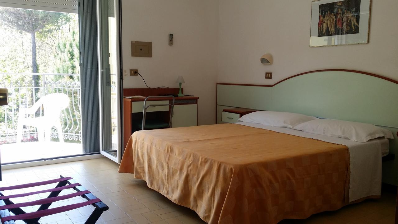 Hotel La Falena Cervia Exterior foto