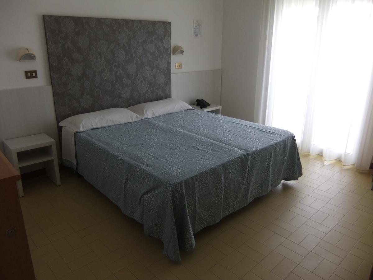 Hotel La Falena Cervia Exterior foto