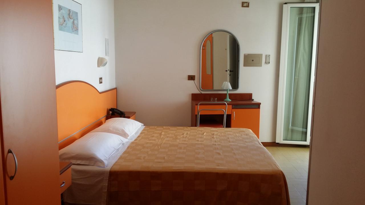 Hotel La Falena Cervia Exterior foto