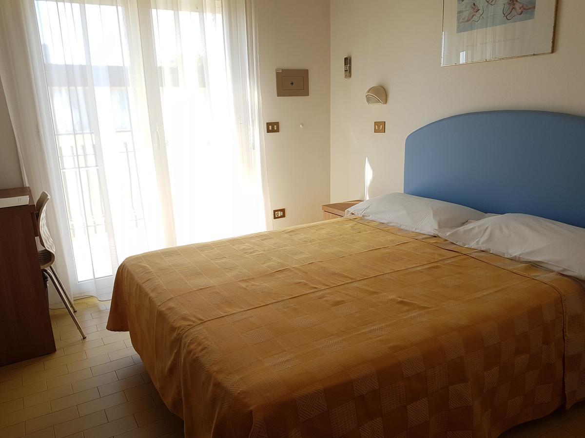 Hotel La Falena Cervia Exterior foto