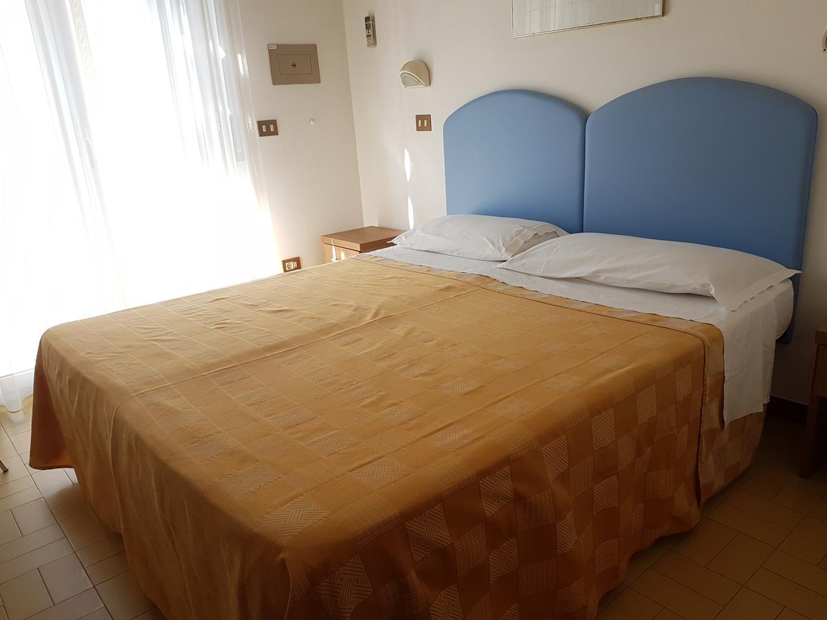 Hotel La Falena Cervia Exterior foto