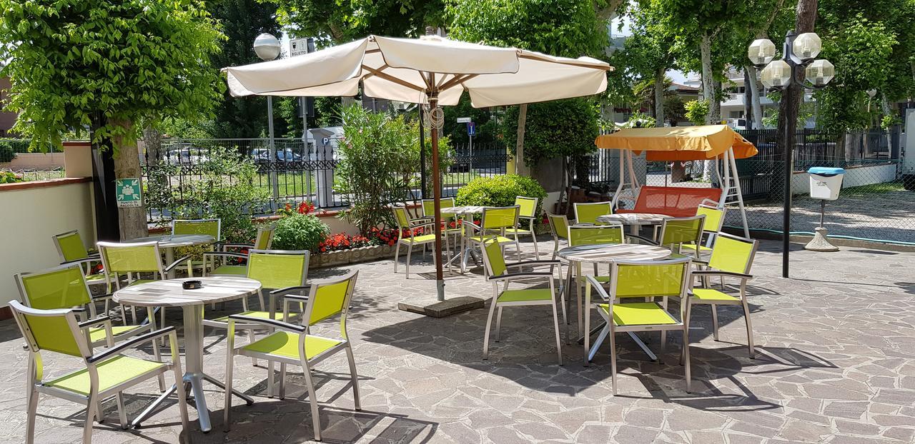 Hotel La Falena Cervia Exterior foto
